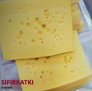 AZ TUZLU MANYAS MİHALİÇ (KELLE) KOYUN-İNEK-KEÇİ SÜTÜ KARIŞIK PEYNİR-TAM YAĞLI 1000gr.