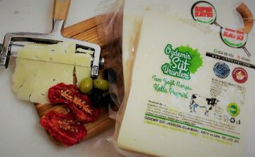 AZ TUZLU MANYAS MİHALİÇ (KELLE) İNEK PEYNİRİ-TAM YAĞLI 1000 gr.