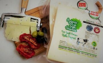 AZ TUZLU MANYAS MİHALİÇ (KELLE) İNEK PEYNİRİ-TAM YAĞLI 1000 gr.