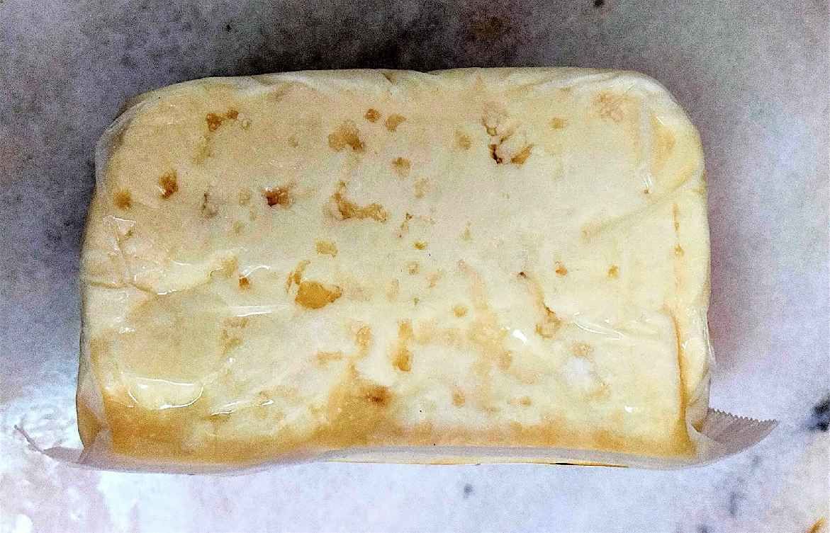 İNEK SERT BEYAZ PEYNİR (OLGUNLAŞTIRILMIŞ TAM YAĞLI) 1000 gr